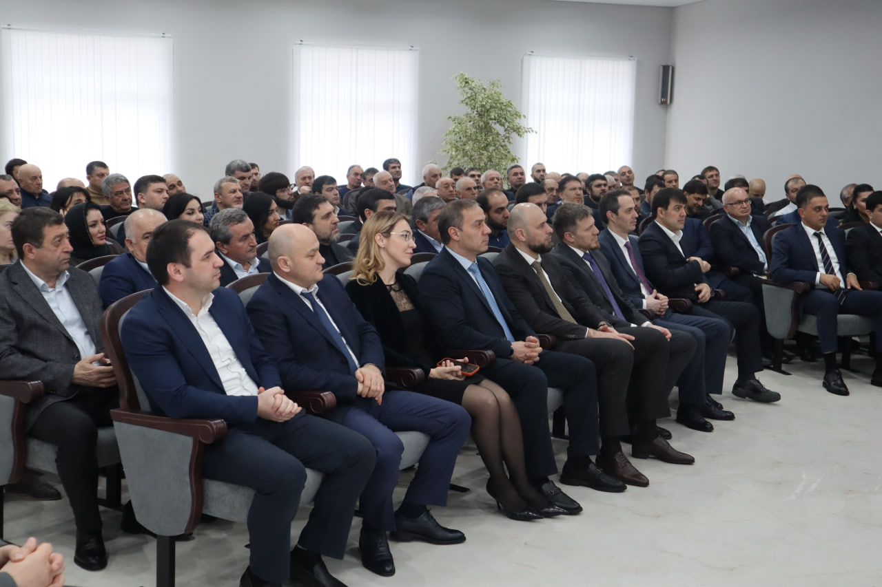 Коллективу Минтранса Дагестана представили нового руководителя